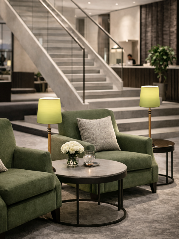 Menzel Aurelia 48, runder Sockel, Chrom / Holz Stab mittel braun, Schirm rund Strichlack Farbe nach Wahl