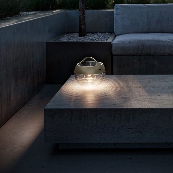 IP45 Akkuleuchte "Aqu S", zu laden über Solarpanel oder USB-C, max. Akkulaufzeit ca. 24h, 3-Stufen-Dimmer, 2700K, IP65, Ø=24cm IP45 Akkuleuchte "Aqu S", zu laden über Solarpanel oder USB-C, max. Akkulaufzeit ca. 24h, 3-Stufen-Dimmer, 2700K, IP65, Ø=24cm