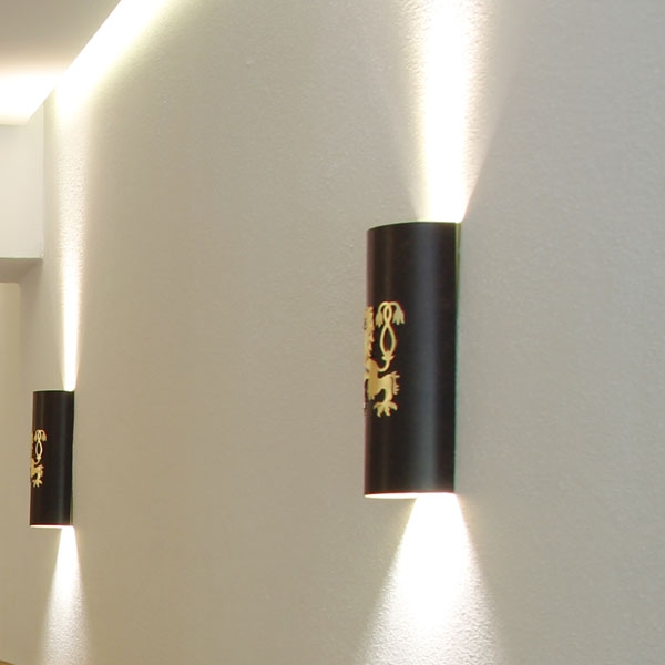 Solo Blende Wandleuchte  2 x GU10 LED up & down Eisen braun-schwarz mit Applikation Blattgold